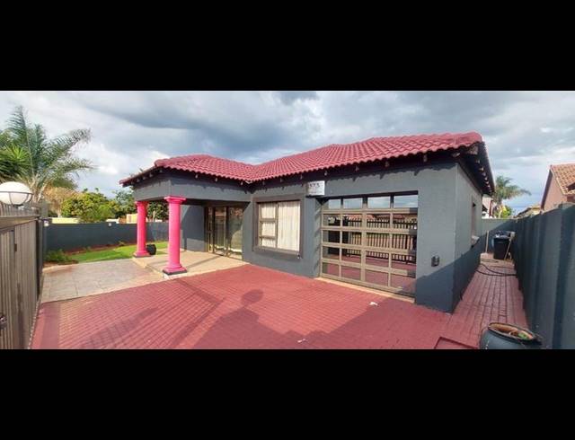 3 BEDROOM HOUSE FOR SALE IN THE ORCHARDS